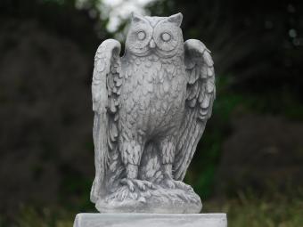 Unikat: Eule auf Sockel - 66 cm - Stein