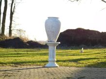 Vase on pedestal - 125 cm - Solid Stone