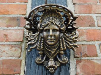 Wall console Female head - Cast iron - Bronze look - Cast iron