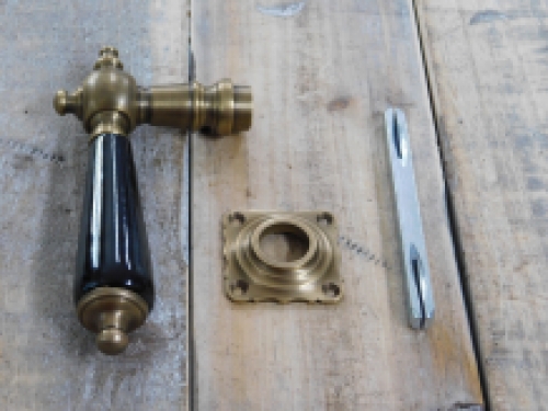 1 deurknop messing met keramische handvat, zwarte doorn incl.