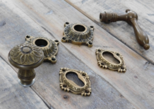 Türbeschläge antik: mit Kupferknopf, Türknauf und Rosetten