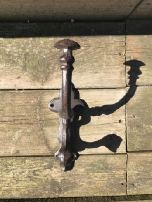 Large sturdy coat rack with 2 hooks, nice robust appearance