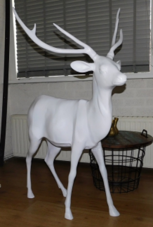 Beautiful life-size deer with antlers, aluminum and white, very beautiful!!