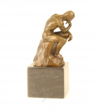 Eine Bronzestatue des Denkers