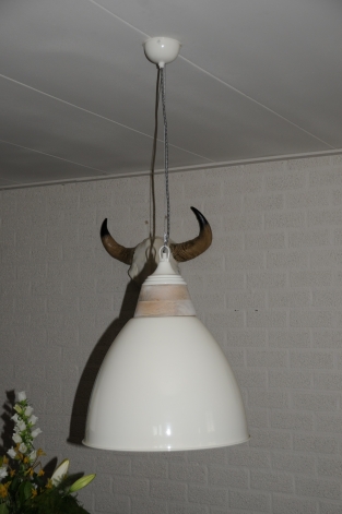 Prachtige By-boo hanglamp, metaal- creme -wit-hout afzetting.