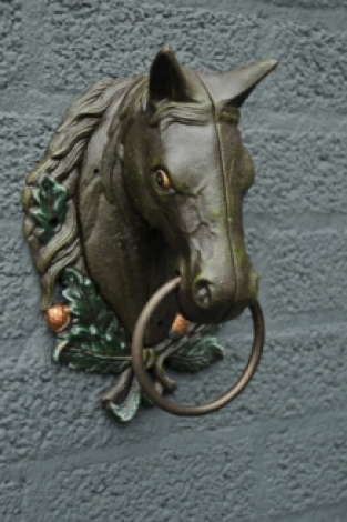 Paardenhoofd met ring - gietijzer - bruin