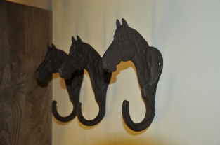 Powder coated 1 coat rack with horse head Essa, cast iron