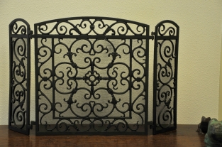 1 protection Fire guard made of cast iron, black
