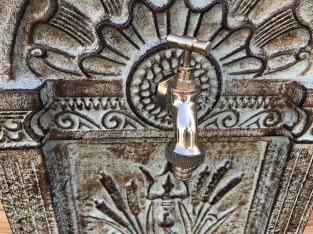 Garden fountain, made of cast iron, green-brown