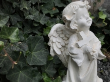 Set of angel statues with cross, made of polystone