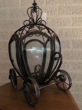 Metal carriage candle holder, very beautiful!!