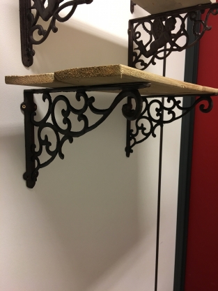 Pair of shelf supports, hanging bracket, cast iron