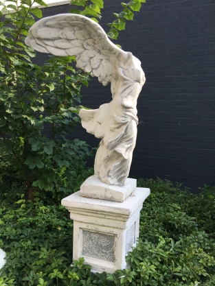 Schöne solide Engel Nikè Statue auf Sockel, einzigartig!