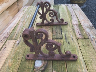 Set of beautiful heavy cast iron wall brackets,like antiques!