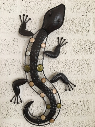 1 Salamander - lizard made of iron, full collor, beautiful!