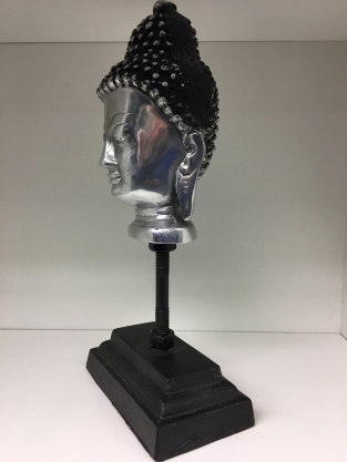 Buddha-Kopf auf Metallstativ, Aluminium.