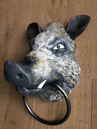 1 Wildlife head iron in color, with towel ring