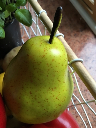 Beautifully real-looking pear, see the photos!!