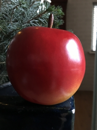 Beautifully real-looking apple, see the photos!!