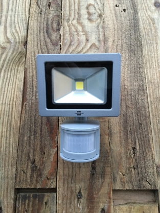 Led-Lampe mit Chip + Bewegungsmelder