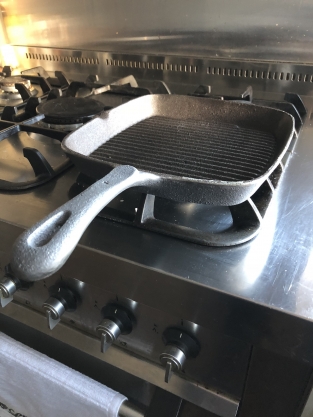 Zware gietijzeren grill pan, ouderwetse  topkwaliteit.