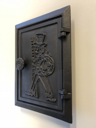 1 cleaning door made of cast iron, color-untreated