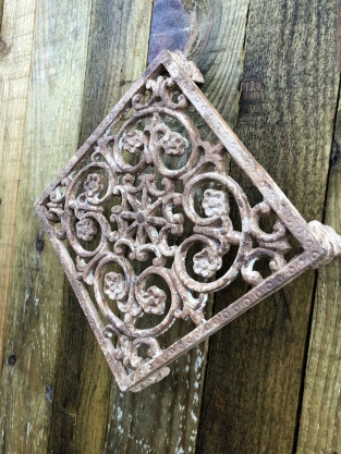 Cast iron hand-forged grill pan trivet, square.