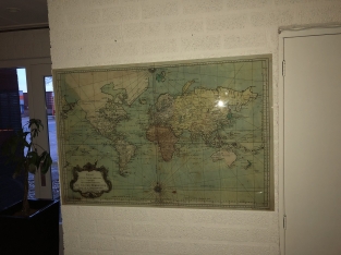 Wanddecoratie kunst op glas, Full color world-map, zeer fraai!!