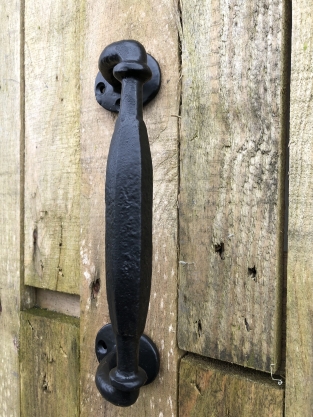 Türgriff mit rundem Sockel aus massivem Eisen - groß - schwarz beschichtet