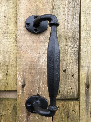 Door handle round base made of solid iron - large-rust blackcoated.