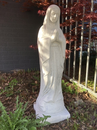 Mother Maria / Mother Mary, large on a pedestal, full of stone statue.