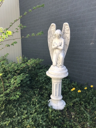 Angel - weatherproof, kneeling, on a pedestal, full of stone, large statue.