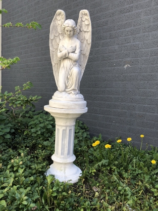 Angel - weatherproof, kneeling, on a pedestal, full of stone, large statue.