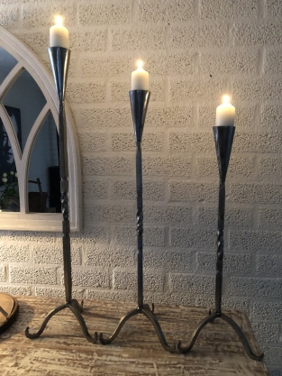 Beautiful wrought iron candlestick, 1 arm, beautiful ornate ironwork!