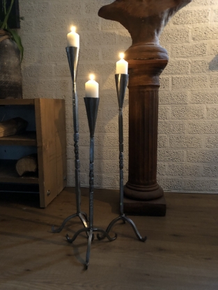 Beautiful wrought iron candlestick, 1 arm, beautiful ornate ironwork!