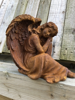 Beautiful seated angel, full of detail, cast iron rest
