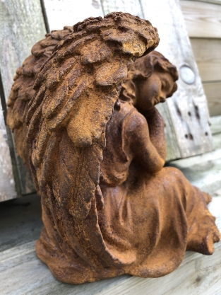 Beautiful seated angel, full of detail, cast iron rest