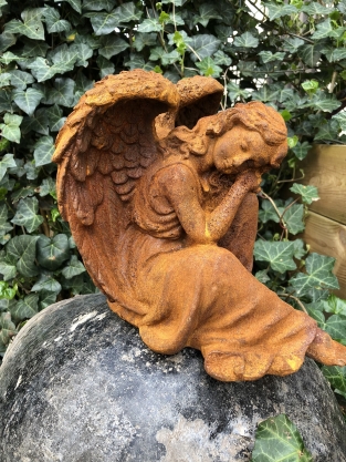 Beautiful seated angel, full of detail, cast iron rest