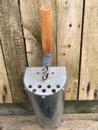 Gutter shovel metal-wood, very suitable for the round old antique gutter!!