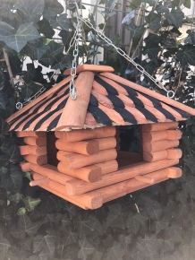 Lux houten vogelhuis, voederhuis om op te hangen.