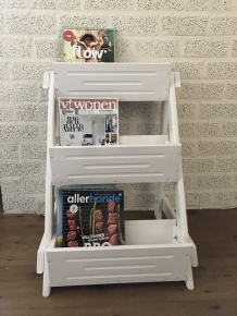 Reading book bin, wood, with 3 bins of wood-white, very nice!