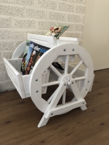 Reading box, wood, with 2 wagon wheels wood-white, very nice!