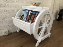 Reading box, wood, with 2 wagon wheels wood-white, very nice!