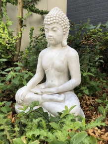 Meditierender Buddha, voll von Stein