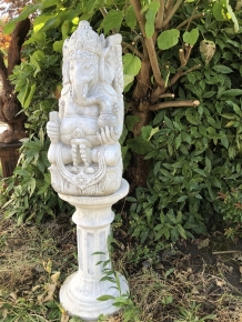 Beeld Ganesha op sokkel, een hindoestaanse god, vol stenen beeld!