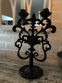 Kerzenleuchter - 2-Arm - Gusseisen - Braun-Rost