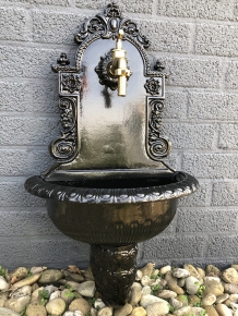 Wall fountain - black - alu with brass faucet - sink