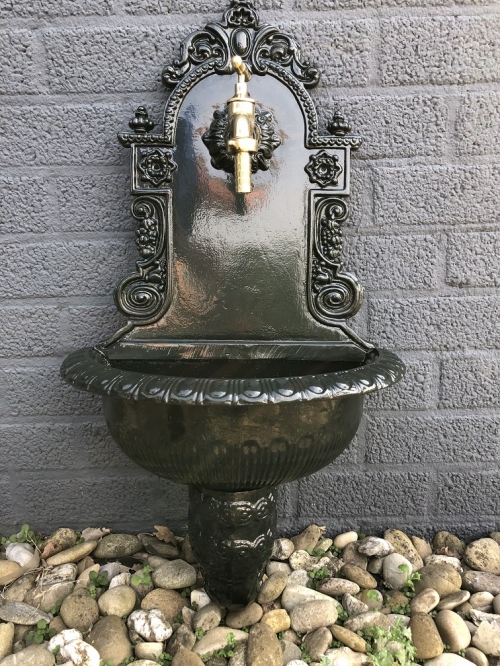 Wall fountain - black - alu with brass faucet - sink