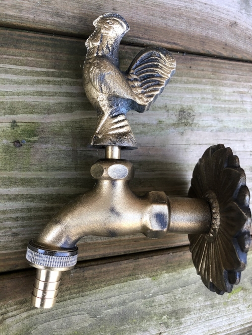 Wasserhahn mit hübschem Hahn für Gartenbrunnen, Messing