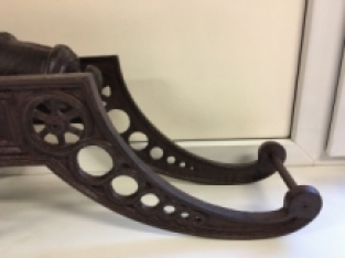Schöne dekorative Kanone, Gusseisen braun